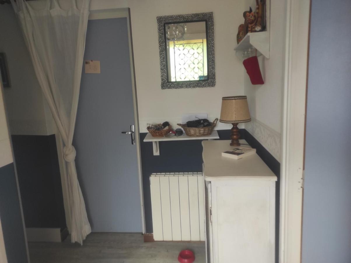 Aspet Chambre Spatieuse Avec Grand Lit. מראה חיצוני תמונה